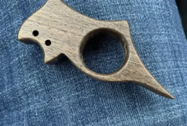 un objet trouve dans un vide grenier destine aux amoureux des livres mais quest ce que cest.jpg